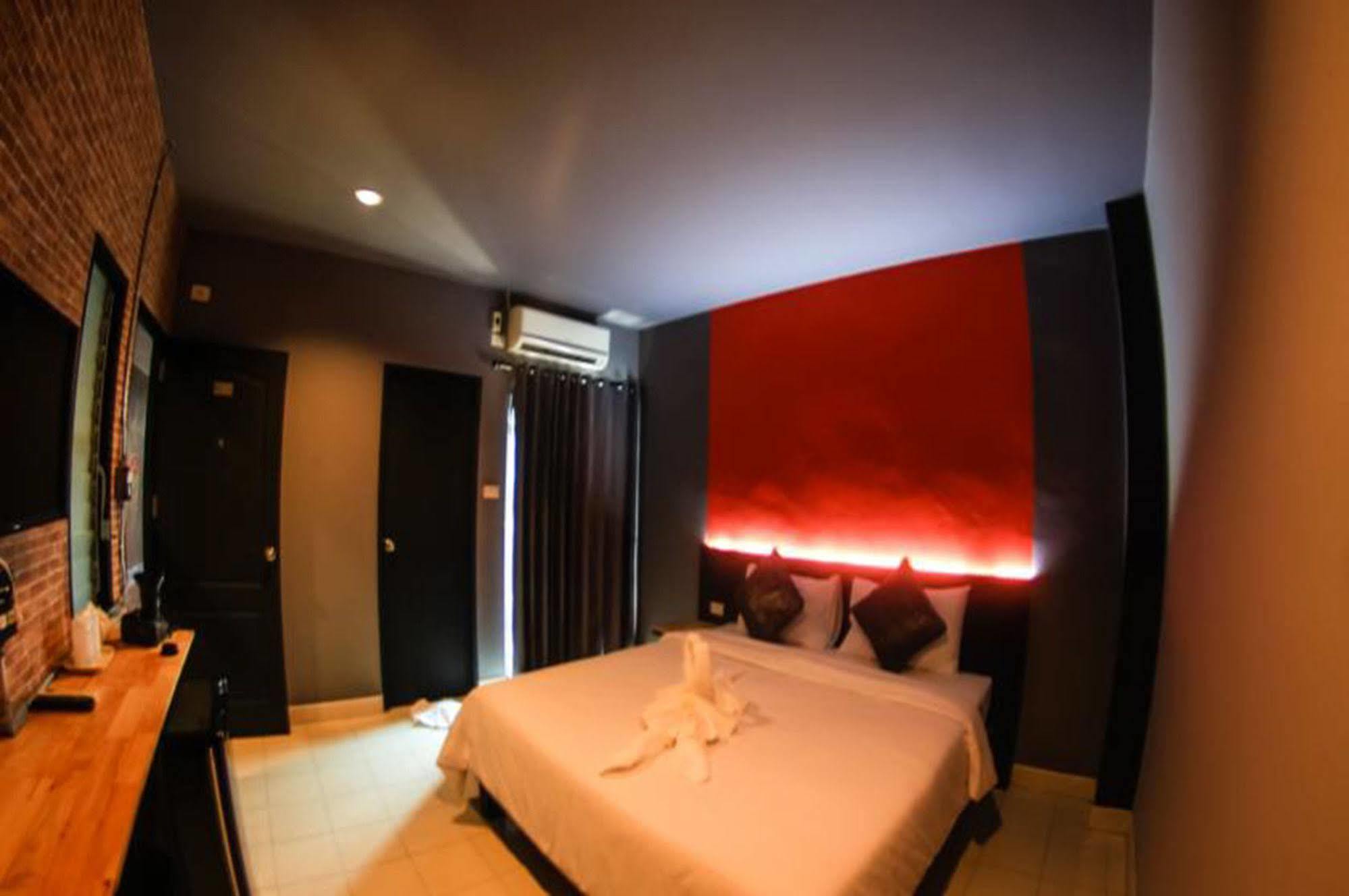 Hotel Passion Nakhon Si Thammarat Bagian luar foto